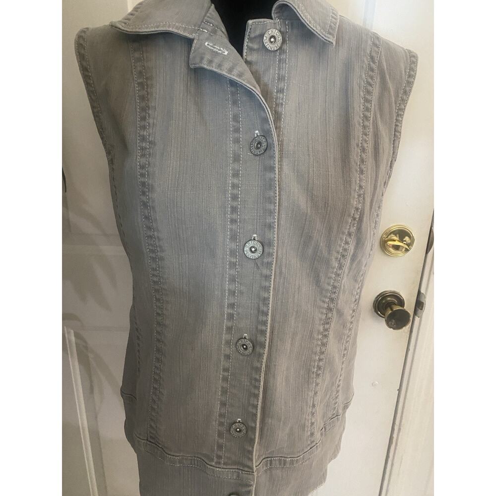 Chico's Platinum Vest Women's 1 Gray Denim Button Up Casual Wear Comfort Chic - Picture 2 of 5